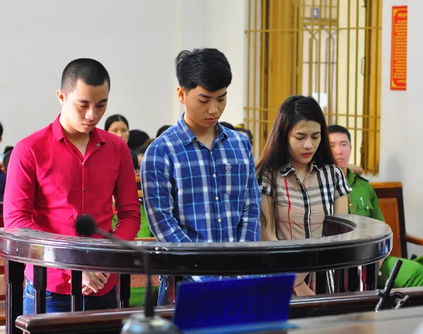 Nhóm người đánh nhau với công an lãnh án nặng