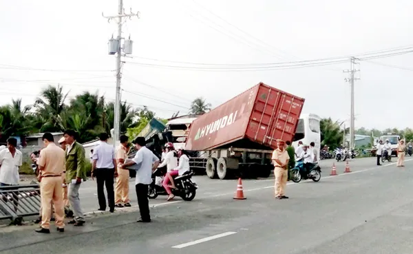 Tai nạn giao thông tại Bến Tre, ít nhất 2 người chết, 15 người bị thương