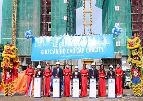 Đất Xanh cất nóc sớm khu căn hộ Luxcity
