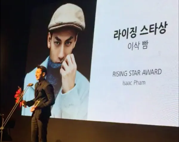 Issac đoạt giải Ngôi sao mới tại LHP Quốc tế Busan