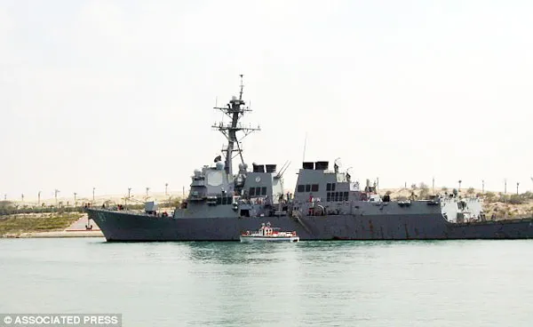 Tàu chiến Mỹ bị tên lửa nhắm bắn ngoài khơi Yemen