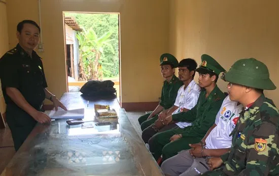 Bắt 2 đối tượng người nước ngoài vận chuyển 1kg ma túy đá