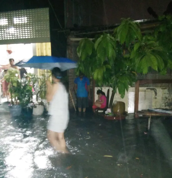 Mưa lớn kết hợp triều cường, TPHCM lại ngập nặng ảnh 12
