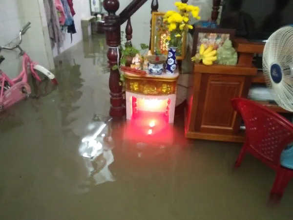 Mưa lớn kết hợp triều cường, TPHCM lại ngập nặng ảnh 14