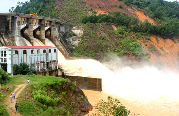 Thủ tướng yêu cầu kiểm tra việc xả lũ của các hồ thủy điện ở miền Trung