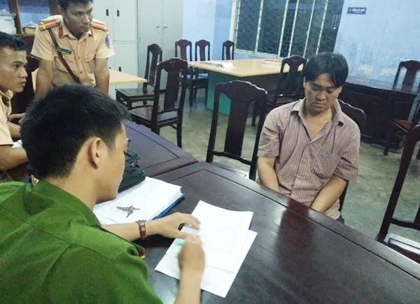 Xử lý tài xế xe tự chế tấn công CSGT