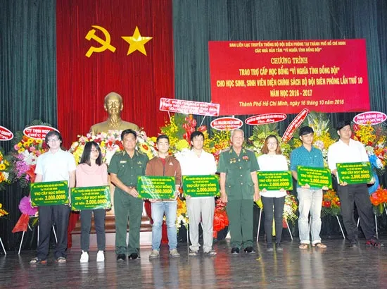 Nghĩa tình người lính quân hàm xanh