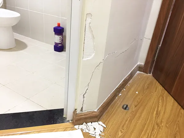 Nứt căn hộ nghiêm trọng tại chung cư Flora Anh Đào