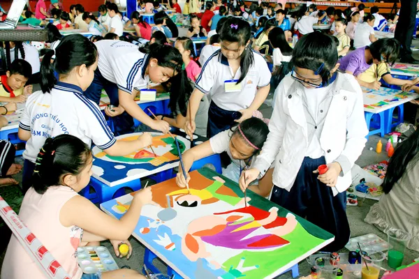 Hội thi Nét vẽ xanh: Hòa mình với không gian sáng tạo