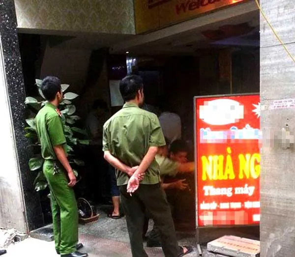 Lễ tân nhà nghỉ bị bắn chết sau nhiều tiếng súng