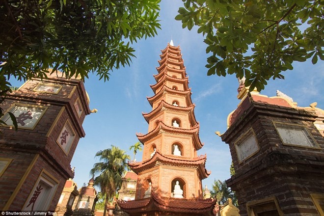 Tran Quoc Pagoda in Hanoi (Photo:dailymail.co.uk)