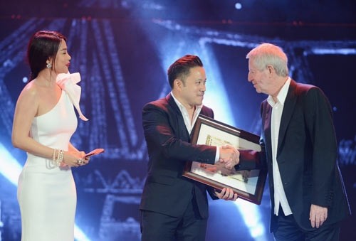 Toi thay hoa vang tren co xanh (I see yellow flowers on the green grass) directed by Vietnamese American Victor Vu got The Special Jury Award For Feature Length Film title.