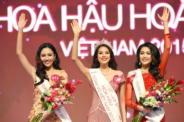 Pham Thi Huong (C), from the northern port city of Hai Phong is winner of the Miss Universe Vietnam 2015.