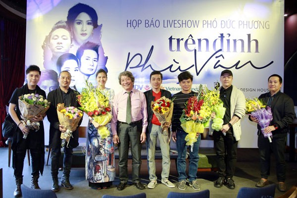 Musician Pho Duc Phuong (C) and artists join the press conference of the concert. (Photo: Sggp)