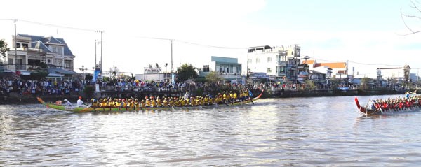 Ngo boat race is an annual traditional festival of Khmer people.