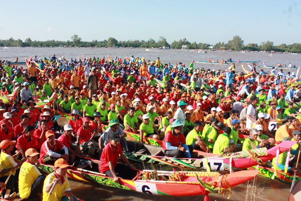Ngo boat race of Khmer people
