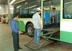 More bus with semi & low-floor will be added to the city bus fleet to serve disabled passengers (Photo: SGGP)
