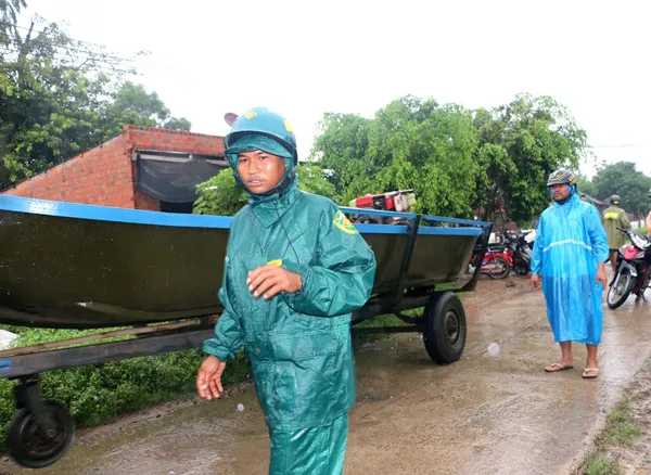 Nam Trung bộ ngập trong mưa lũ, thủy điện sông Ba Hạ tăng xả lũ lên 10.400 m³/giây ảnh 10