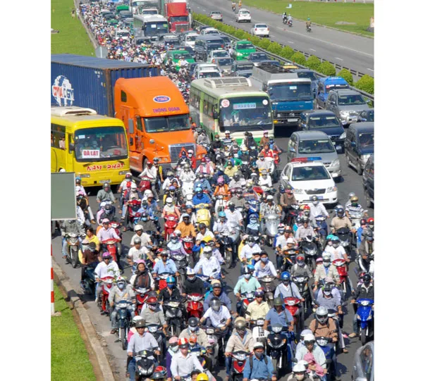 Ùn tắc giao thông - không chỉ do đường hẹp