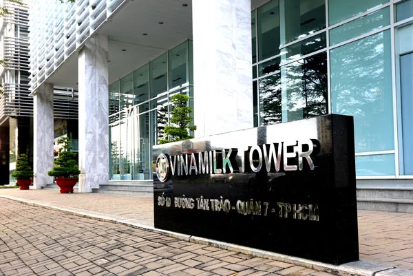 Vinamilk  tiếp tục đứng đầu trong TOP 10 doanh nghiệp niêm yết uy tín tại Việt Nam năm 2016