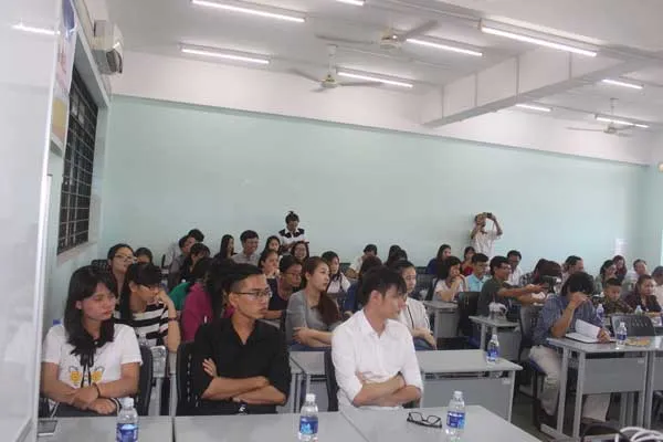 Hãy để thời gian phán xét dòng văn học thị trường