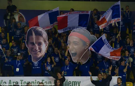 CH Séc và Pháp tạm hòa nhau 1-1 ở chung kết Fed Cup ảnh 1