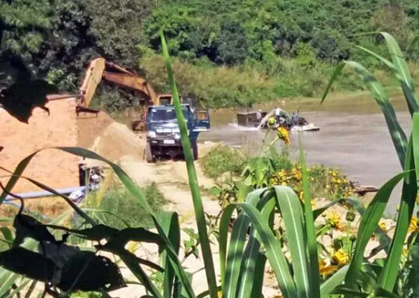 "Sa tặc" vẫn lộng hành trên sông Đạ Dâng