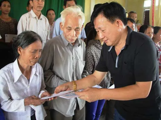 Hỗ trợ người dân vùng lũ Hà Tĩnh và Quảng Bình 2 tỷ đồng