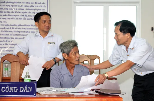 Đặt mình vào vị trí người dân