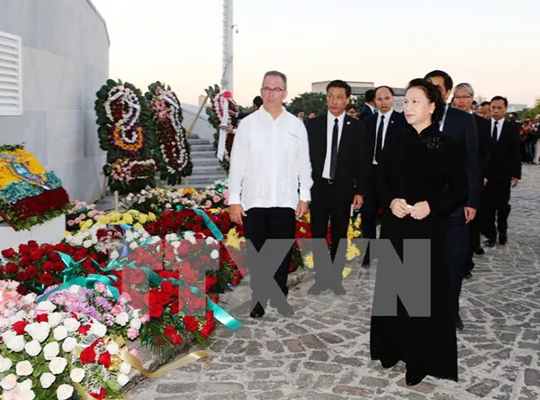 Chủ tịch Quốc hội Nguyễn Thị Kim Ngân viếng lãnh tụ Cuba Fidel Castro