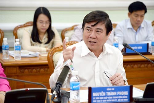 Chairman of the HCMC People’s Committee Nguyen Thanh Phong presides over a meeting to review the city's socioeconomic conditions for the last 11 months on December 2 (Photo: SGGP)