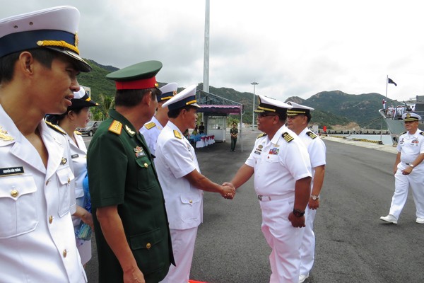 The ship’s crew meet officers of the Vietnam People's Navy.