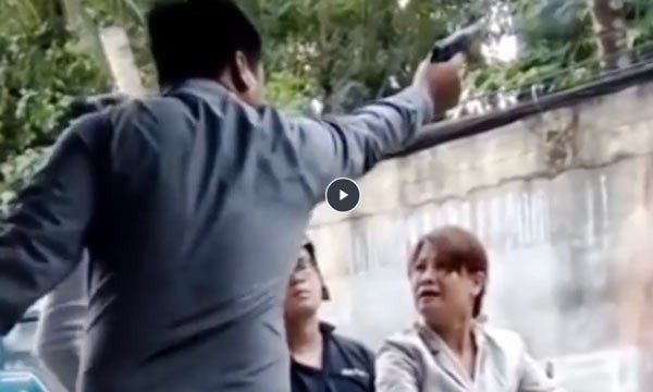 A cut from the video clip in internet shows Phuong is firing into the air to threaten the woman