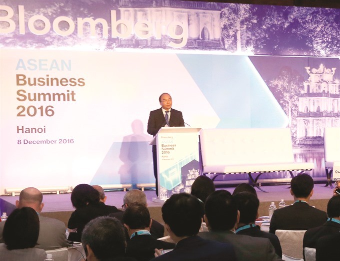 PM Nguyen Xuan Phuc addressing the Bloomberg ASEAN Business Summit 2016 in Hanoi yesterday. (Photo: VNA/VNS)