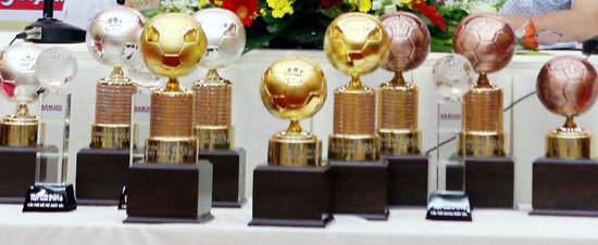 Gold, silver and bronze cups for the winners