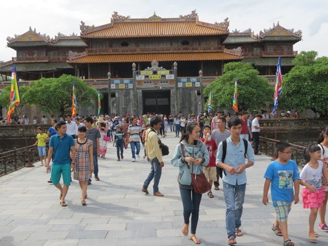 Tourists visit Hue Imperial Citadel