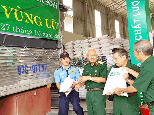 Armed forces donate rice for flood victims (Illustrative photo:SGGP)