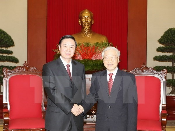 General Secretary Nguyen Phu Trong (R) and head of the Publicity Department of the Communist Party of China (CPC) Liu Qibao (Photo: VNA)