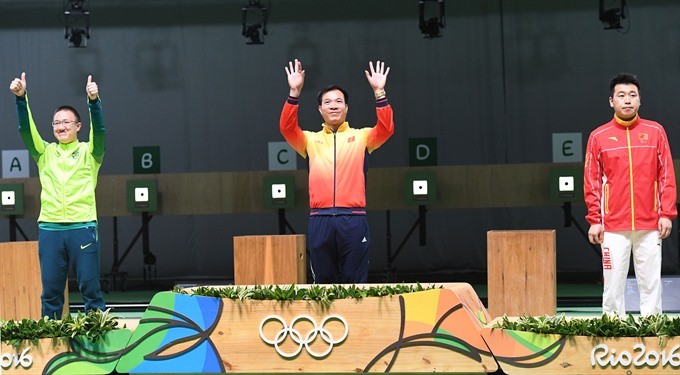 Hoàng Xuân Vinh on top podium at the Rio Olympic Games. He has been voted the best athlete of 2016. — AFP/VNA Photo