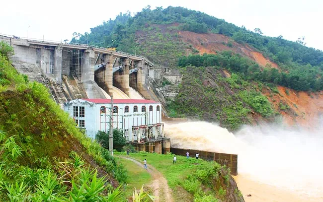 Bài 1: Thủy điện gây lũ kép