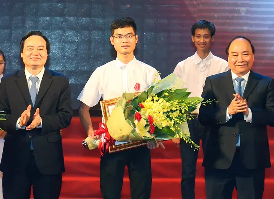 Tuyên dương học sinh đạt thành tích cao trong các kỳ thi quốc gia và quốc tế