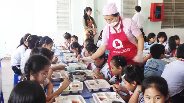Tủi thân nghề “bảo mẫu”