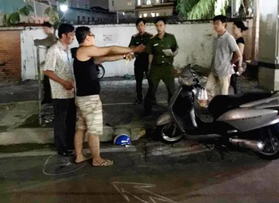 Va chạm trên đường, 4 người bị chém