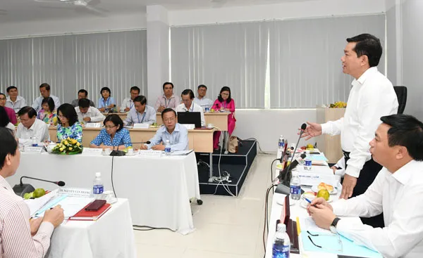 Công khai tiêu chuẩn, mức thu nhập để tuyển giảng viên lý luận chính trị giỏi