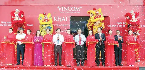 Vingroup ra mắt mô hình trung tâm “Vincom+”