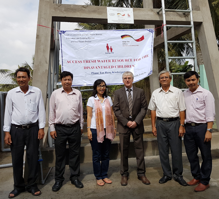 Representative of the German Consulate General in HCMC, Partage Vietnam and leaders of Long An People's Committee at the opening ceremony