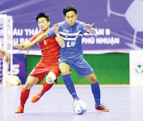 Thai Son Nam Club (Blue T- shirt) wins the 2016 National Futsal Cup