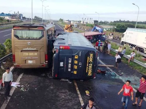Hé lộ nguyên nhân vụ tai nạn trên cao tốc khiến nhiều người thương vong