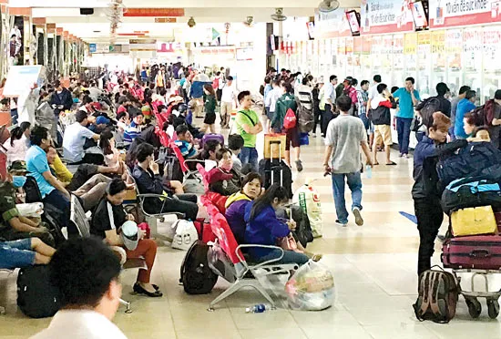 Ùn ứ khu vực bến xe, sân bay