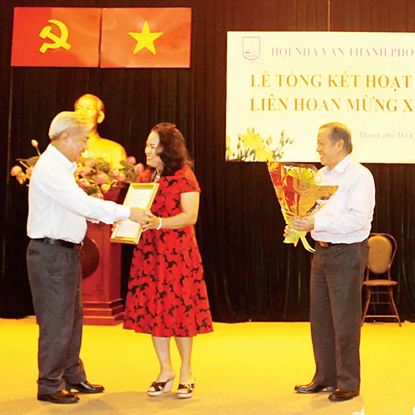 Tiếp tục hy vọng và chờ đợi